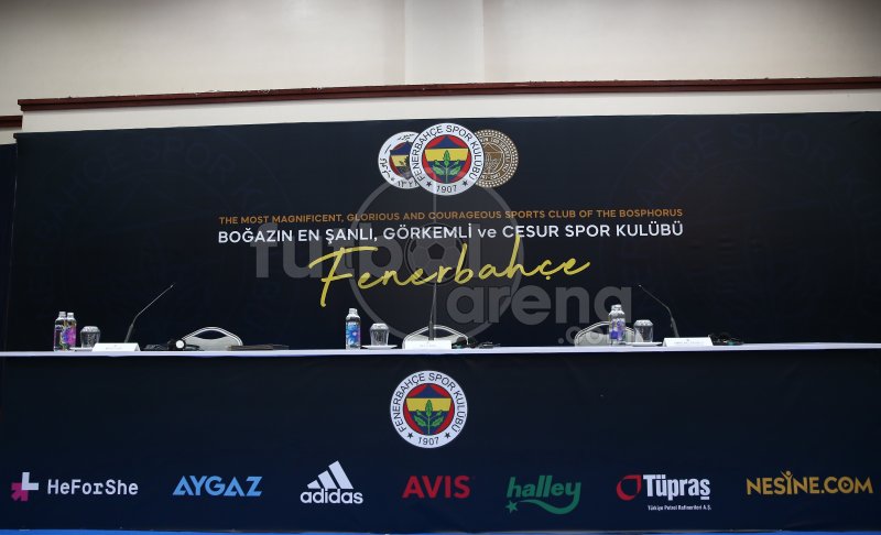 'FutbolArena, Mesut Özil'in imza töreninde (27 Ocak 2021)