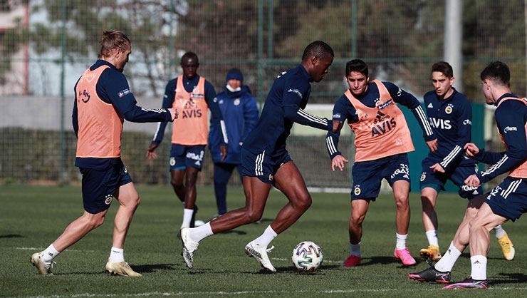 <h2>FENERBAHÇE’DE 7 OYUNCU İÇİN FLAŞ KARAR</h2>