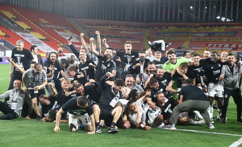 'Şampiyon Beşiktaş'ın İzmir'deki kutlamaları