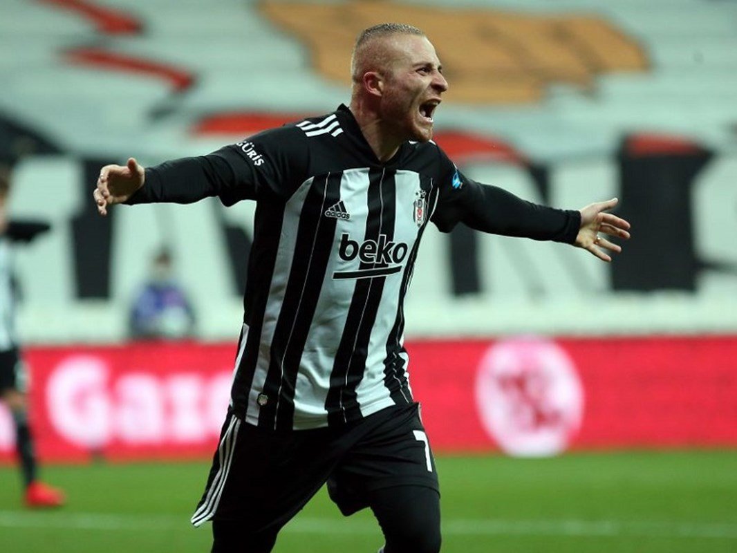 <h2>GÖKHAN TÖRE VE ATIBA İMZALIYOR</h2>