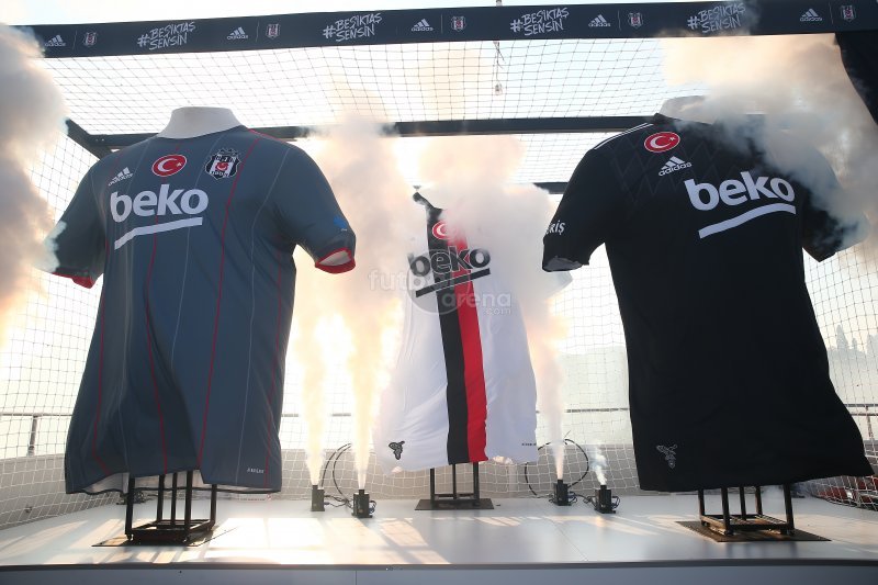'Beşiktaş'ta yeni sezon formaları tanıtıldı
