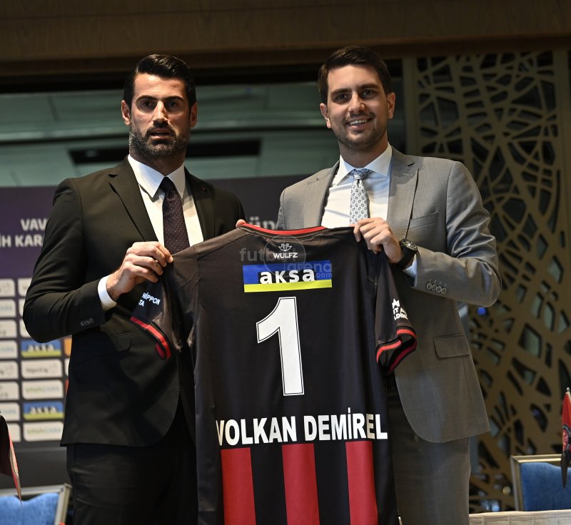 'Volkan Demirel'in Karagümrük'e İmza Töreni (21 Aralık 2021)