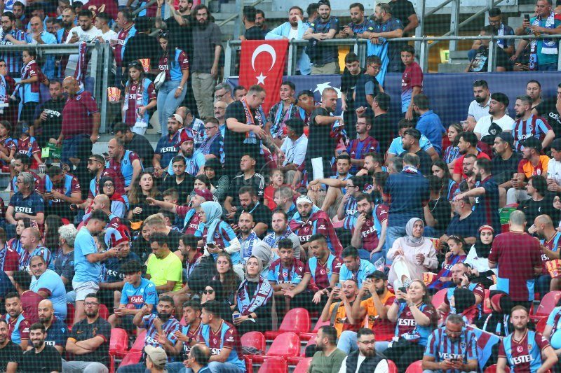 Futbolrena Kopenhag - Trabzonspor maçında