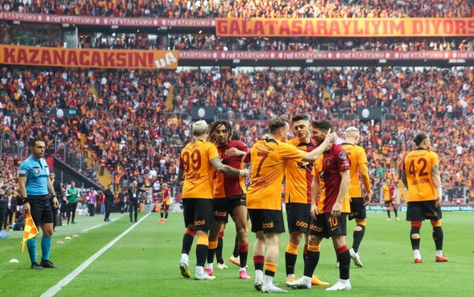 'Galatasaray transferde sağ gösterip sol vuracak
