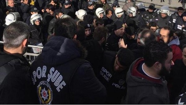 Trabzonspor taraftarıyla polis arasında olay