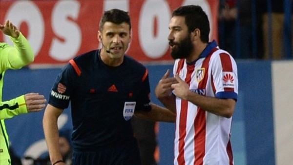 Yan hakem, Arda Turan'a sahip çıktı!