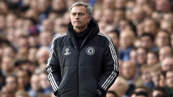 Mourinho hakemden özür diledi