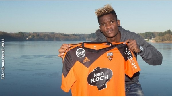 Lorient, Gabon'lu milli futbolcu ile imzaladı