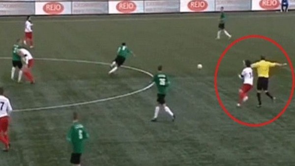 Hakem futbolcunun burnunu kırdı!