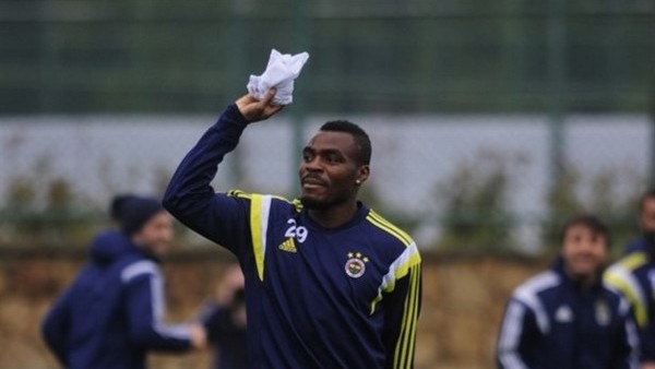 Başarılı olmak isteyen Emenike'den ilginç istek!