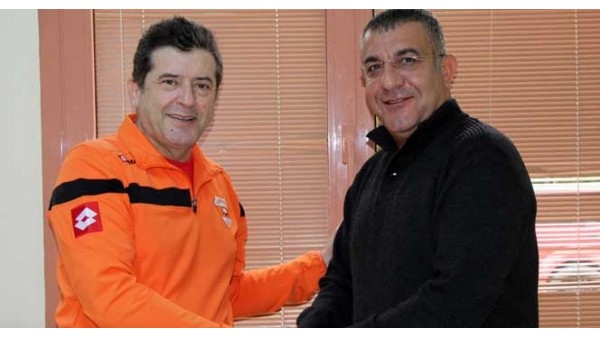 Adanaspor, Güvenç Kurtar ile imzaladı