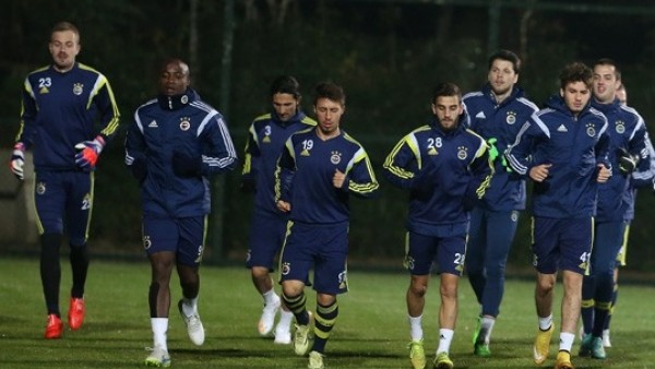 Fenerbahçe, kupa maçı için Kayseri'ye gitti