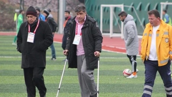 Ameliyattan çıktı, ayağının tozuyla takımın başına geçti