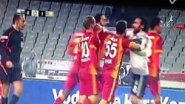 Saha karıştı, kırmızı kart çıktı