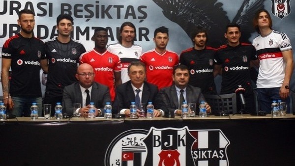 Beşiktaş, anlaşmaya vardığı oyuncular için imza töreni düzenledi!