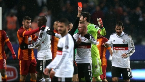 Beşiktaş 118 dakika eksik oynadı!