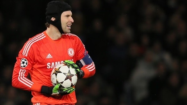 Petr Cech Chelsea'de kalacak mı?