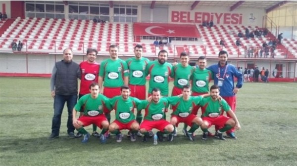 İstemeyerek kaleye geçti, 2 penaltı kurtardı!