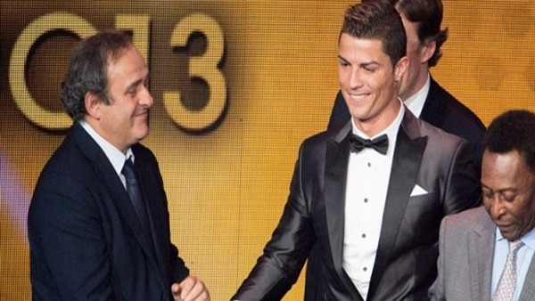 Ronaldo hayranları Platini'nin evini topa tuttu!