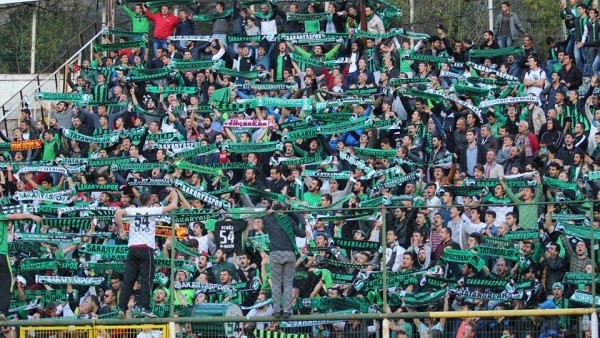 Sakaryaspor'a taraftarı yüzünden transfer yasağı!