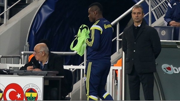 Emenike, menajeriyle birlikte Londra'da