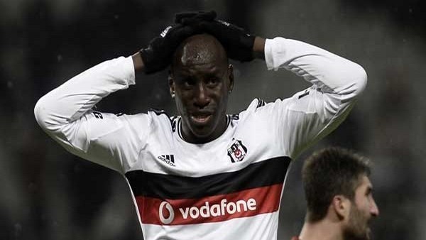 Demba Ba bir kez daha yıkıldı! Konate... 