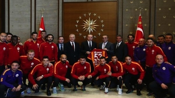 Ak Saray övgüsünün sırrı çözüldü! '125 Milyon'