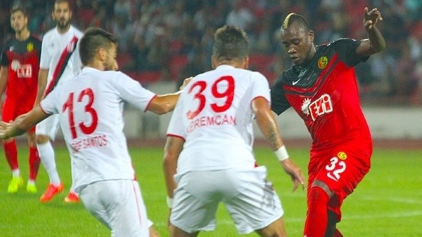 EskişehirsporluSissoko taraftardan destek istiyor