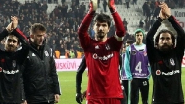 Beşiktaş derbi kazanamadan da şampiyon oldu