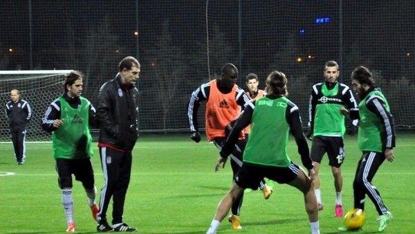 Demba Ba takımla çalıştı