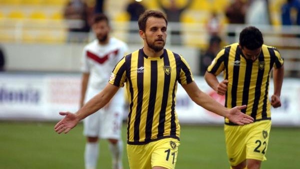 Bucaspor, İskender'i bırakmıyor 