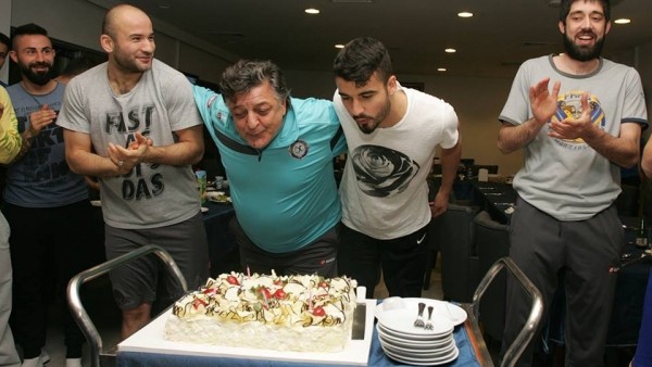 Osmanlıspor'da Yılmaz Vural'ın doğum günü kutlandı