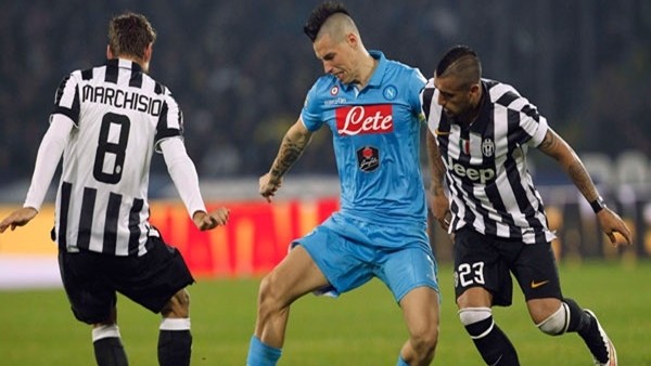 Juventus, Napoli'yi rahat geçti