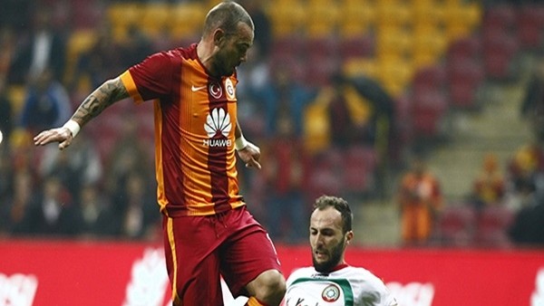 Sneijder'den, Hamza Hamzaoğlu'na ŞOK tepki!