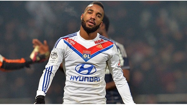 Lacazette rekora koşuyor