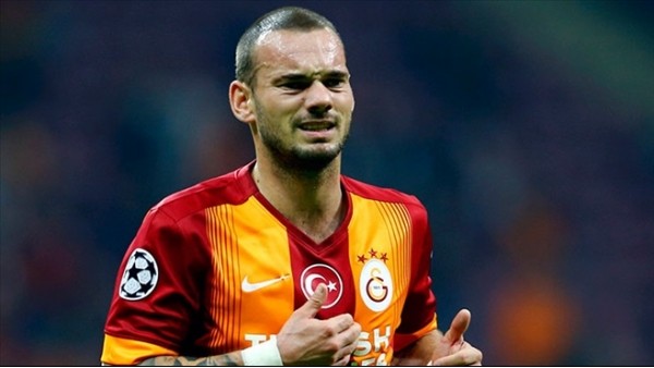 Galatasaray'da kampın neşe kaynağı Sneijder 
