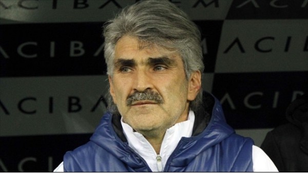 Osmanlıspor Uğur Tütüneker ile anlaştı