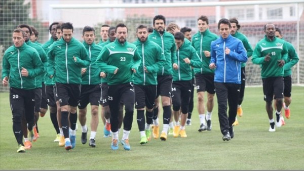 Akhisar Belediyespor'da 3 isimle yollar ayrıldı