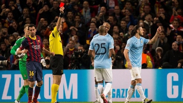 Devler Ligi'nde rakipleri en çok kırmızı kart gören takım Barcelona