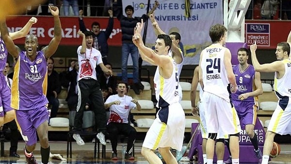 Royal Halı Gaziantep'i 73-72 yenen Fenerbahçe Ülker yarı finalde