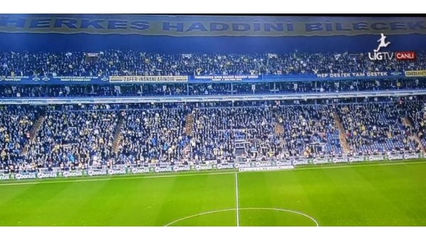 Fenerbahçe tribününden 