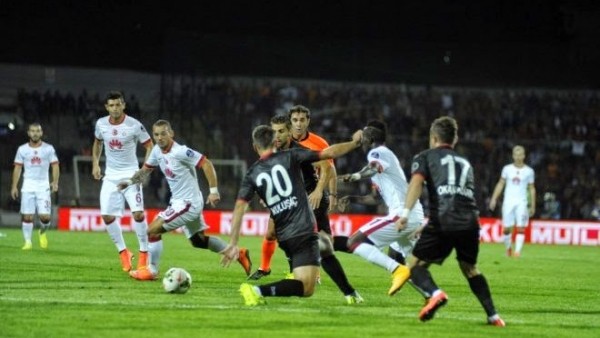 Galatasaray ilk yarıda Balıkesir'e yenilirken 11'deki 3 isim farklıydı