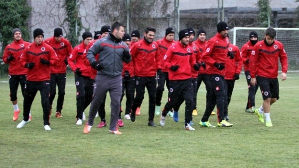 Gençlerbirliği, kar altında çalıştı