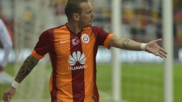 20 milyon Euro'yu getiren Sneijder'i alır!