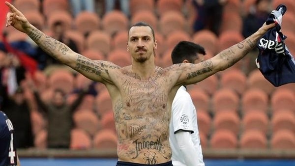  Ibrahimovic'ten 50 kişiye özel dövme