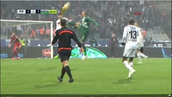 Beşiktaş-Bursa maçında skandal karar