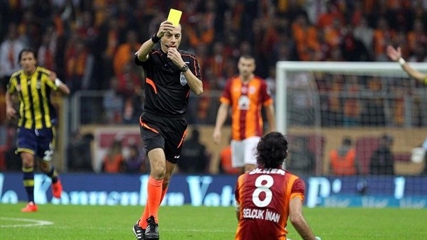 Galatasaray sezon başından beri kırmızı kart görmedi