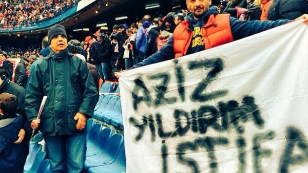 Atletico Madrid'in stadında Aziz Yıldırım pankartı!