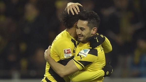 B.Dortmund İlkay Gündoğan ile uzatmak istiyor