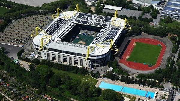 Borussia Dortmund stadında bomba tehkesi